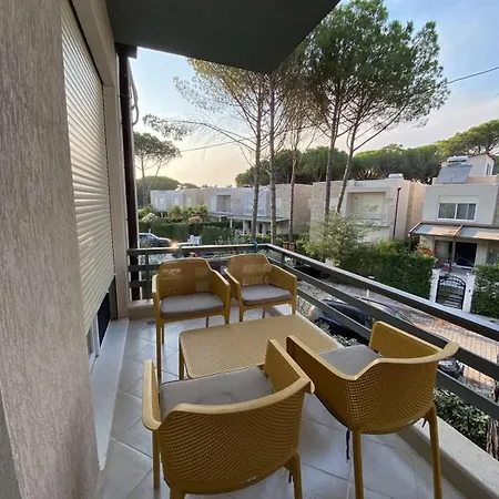 The Glow Apartment, Lalzi Bay