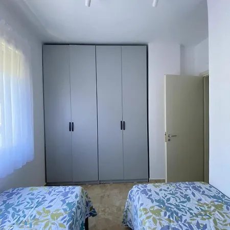 アパート The Glow Apartment, Lalzi Bay